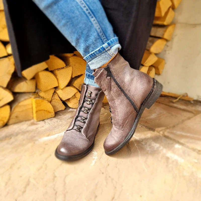 Muse Distressed Grey Leather Boot